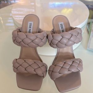 Brand new Steve Madden pumps! Gorgeous leather size 7M